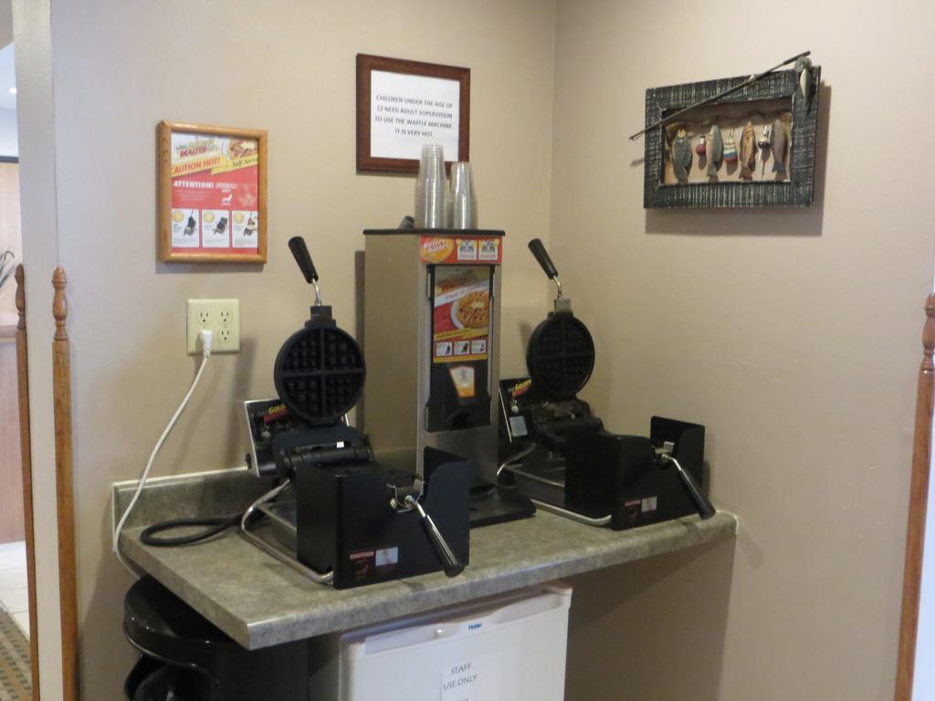 Super 8 By Wyndham Spearfish Hotel Luaran gambar
